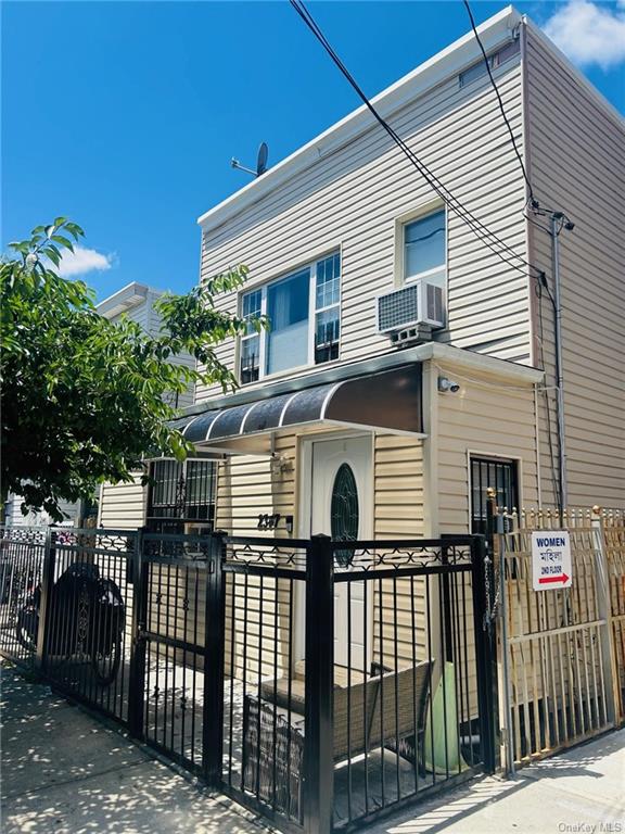 2347 Newbold Avenue, Bronx, New York - 6 Bedrooms  
4 Bathrooms - 