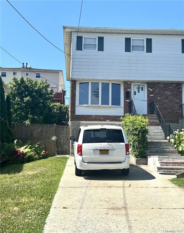 53 Valerie Drive, Yonkers, New York - 3 Bedrooms  
2 Bathrooms  
6 Rooms - 