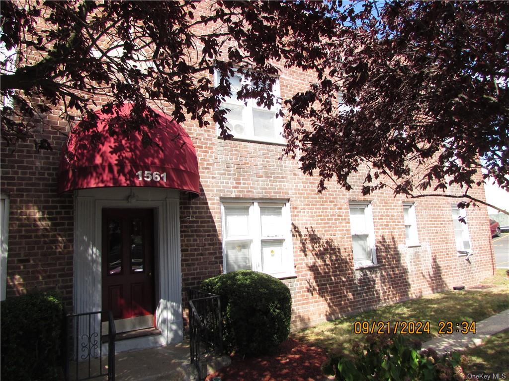 1561 Central Park Ave Ave I-5, Yonkers, New York - 1 Bedrooms  
1 Bathrooms  
4 Rooms - 