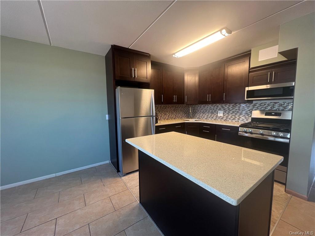 Rental Property at 642 Leland Avenue, Bronx, New York - Bedrooms: 2 
Bathrooms: 1 
Rooms: 3  - $2,600 MO.