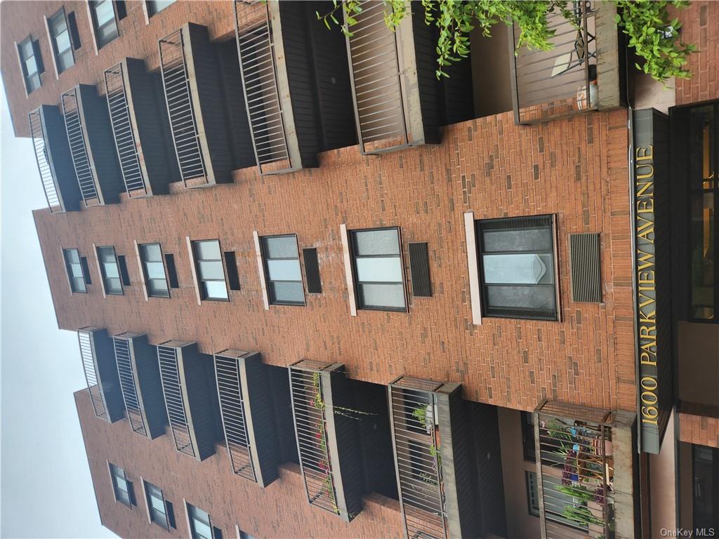 1600 Parkview Avenue 3C, Bronx, New York - 2 Bedrooms  
1 Bathrooms  
4 Rooms - 