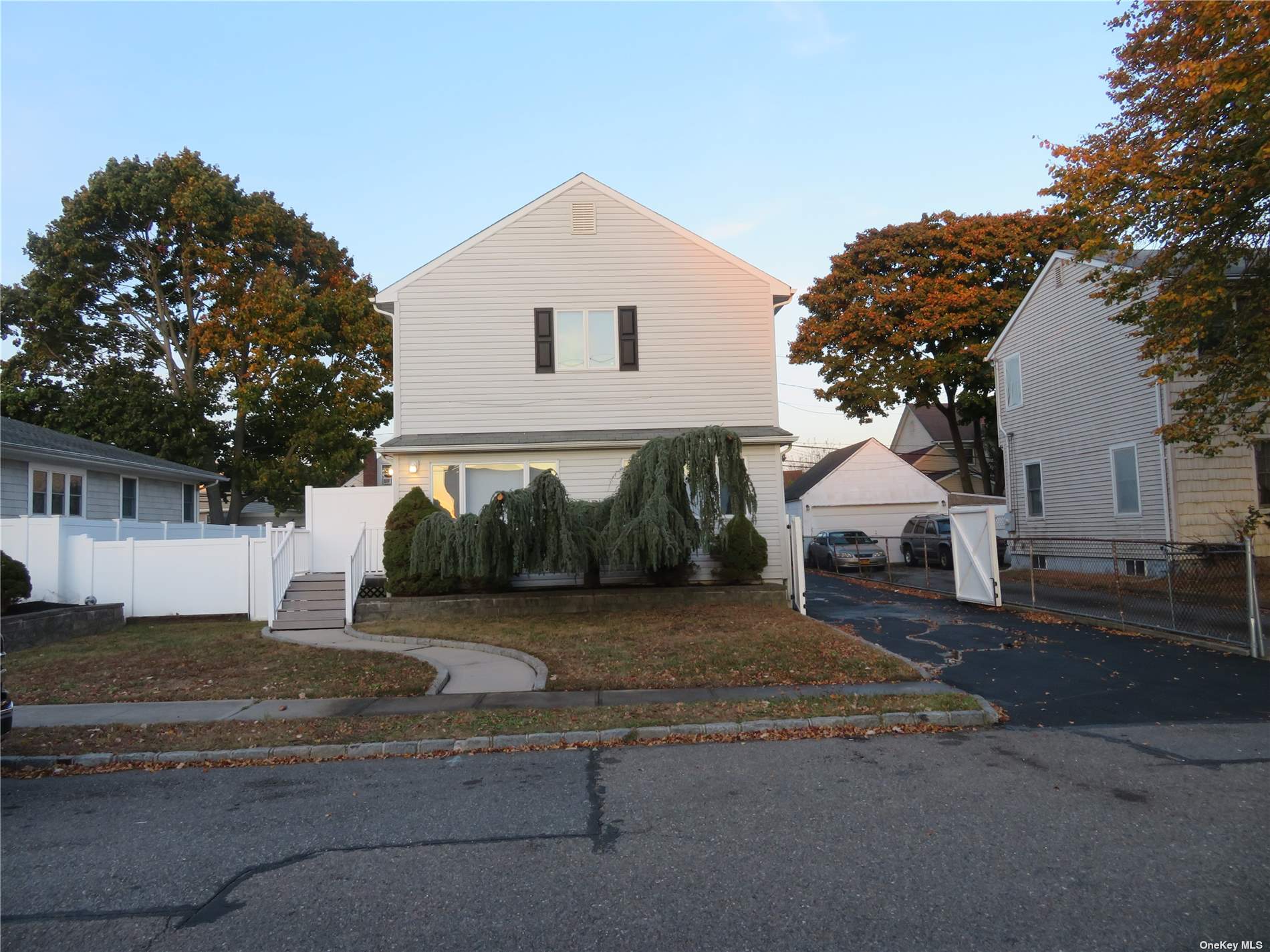 141 Granada Parkway, Lindenhurst, New York image 2