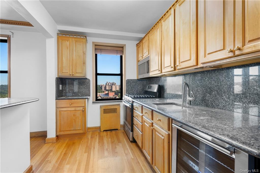 Property for Sale at 3840 Greystone Avenue 3Q, Bronx, New York - Bedrooms: 2 
Bathrooms: 1 
Rooms: 5  - $324,900