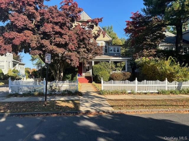 41 Greenridge Avenue 2, White Plains, New York - 2 Bedrooms  
1 Bathrooms  
4 Rooms - 