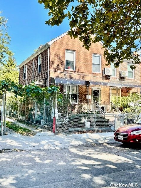 19301 Station Road, Flushing, Queens, NY - 3 Bedrooms  
3 Bathrooms  
6 Rooms - 