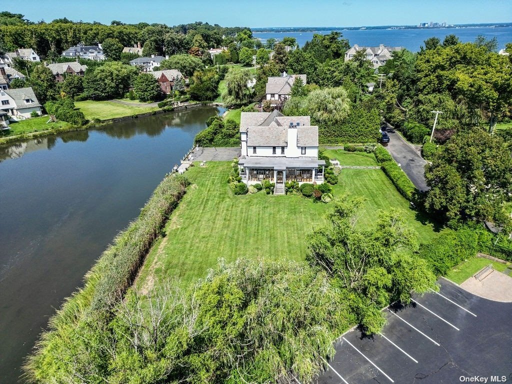 49 Shore Drive, Great Neck, New York image 35