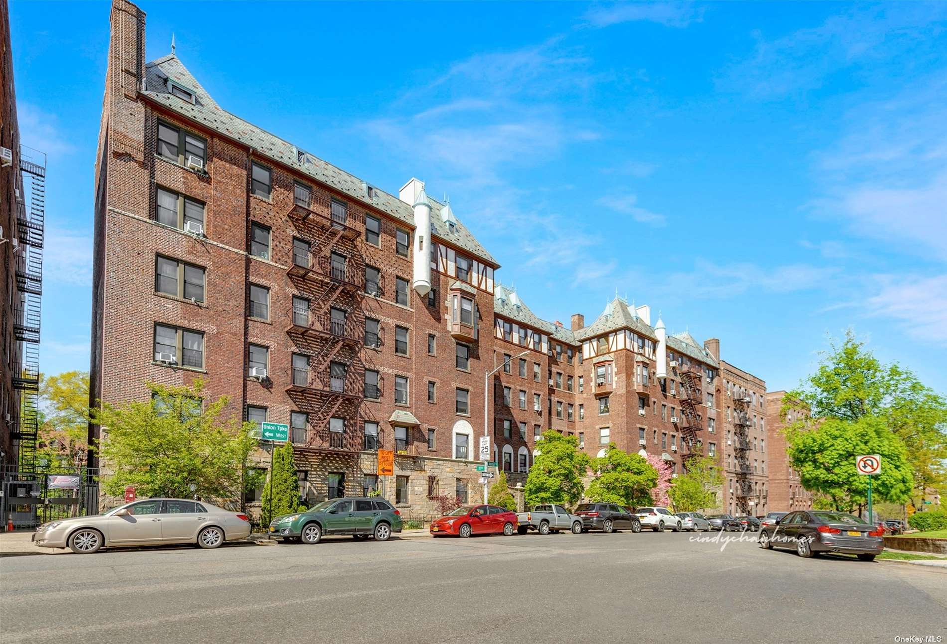 7716 Austin Street 2G, Forest Hills, Queens, NY - 2 Bedrooms  
1 Bathrooms  
5 Rooms - 