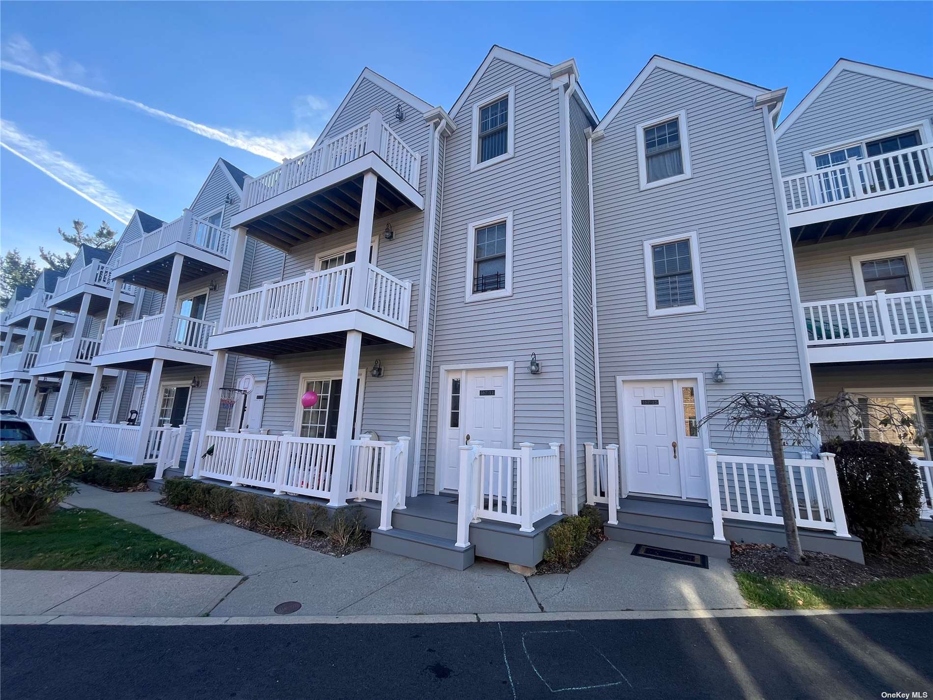 16711 Powells Cove Boulevard 27, Whitestone, Queens, NY - 3 Bedrooms  
3 Bathrooms  
10 Rooms - 