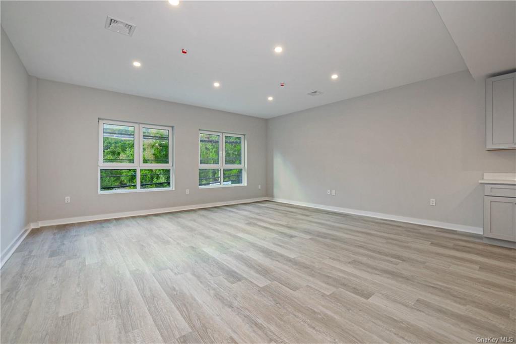 Hawthorne, New York 10532, United States, 2 Bedrooms Bedrooms, ,1 BathroomBathrooms,Residential,Active,15945