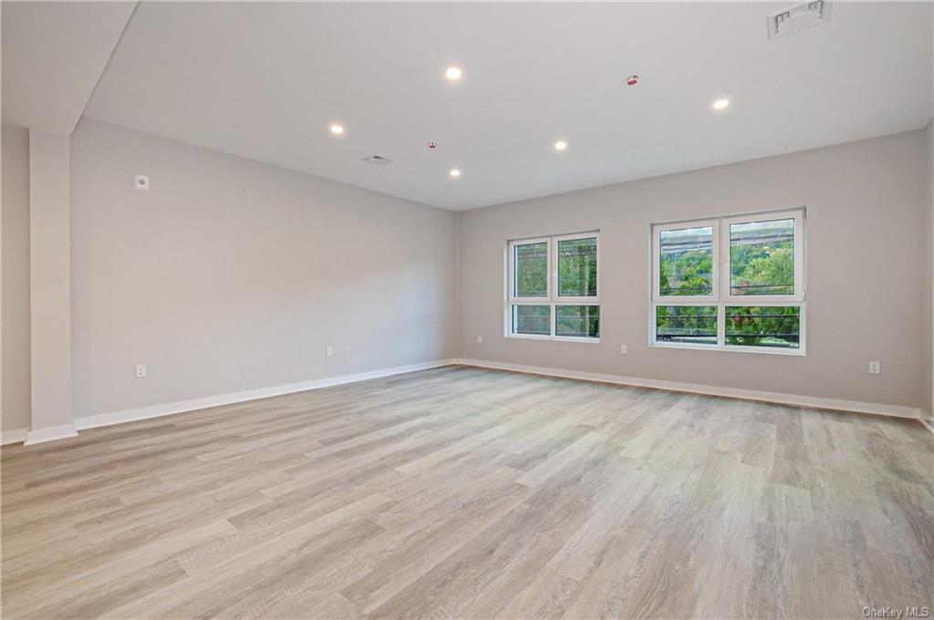 Hawthorne, New York 10532, United States, 2 Bedrooms Bedrooms, ,1 BathroomBathrooms,Residential,Active,15945