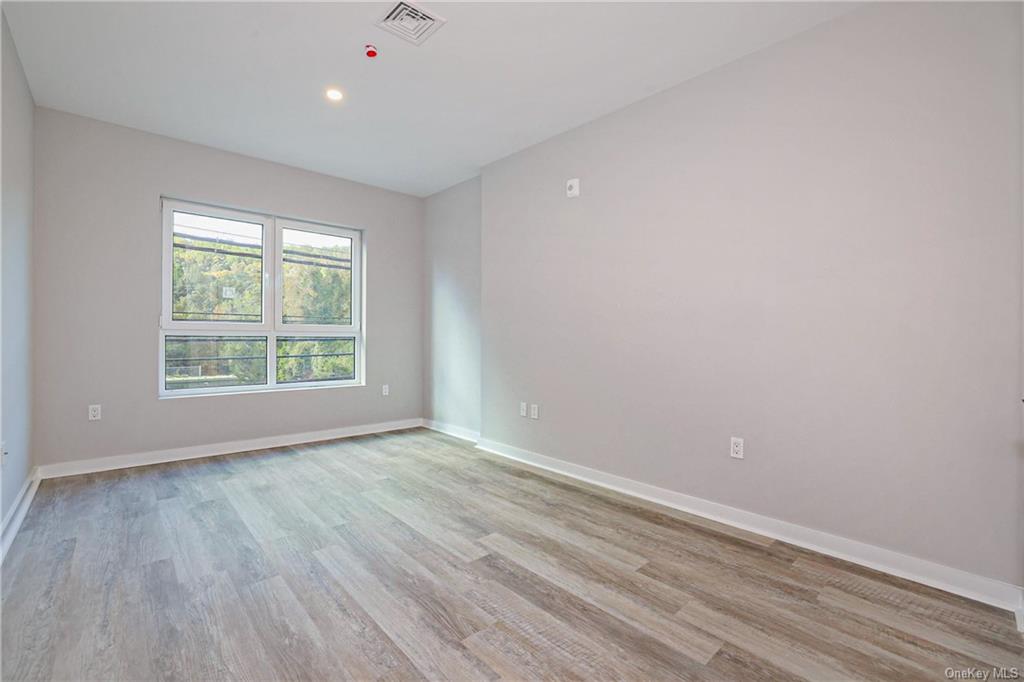 Hawthorne, New York 10532, United States, 2 Bedrooms Bedrooms, ,1 BathroomBathrooms,Residential,Active,15945