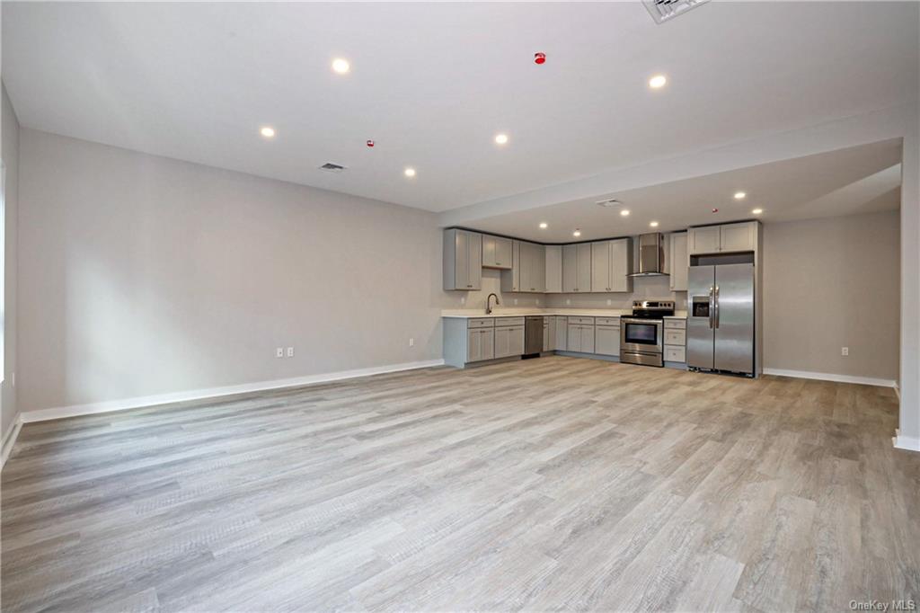 Hawthorne, New York 10532, United States, 2 Bedrooms Bedrooms, ,1 BathroomBathrooms,Residential,Active,15945