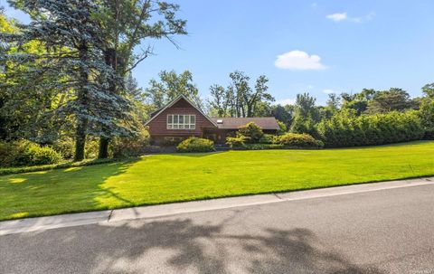 25 Fairway Court Roslyn Harbor NY 11576