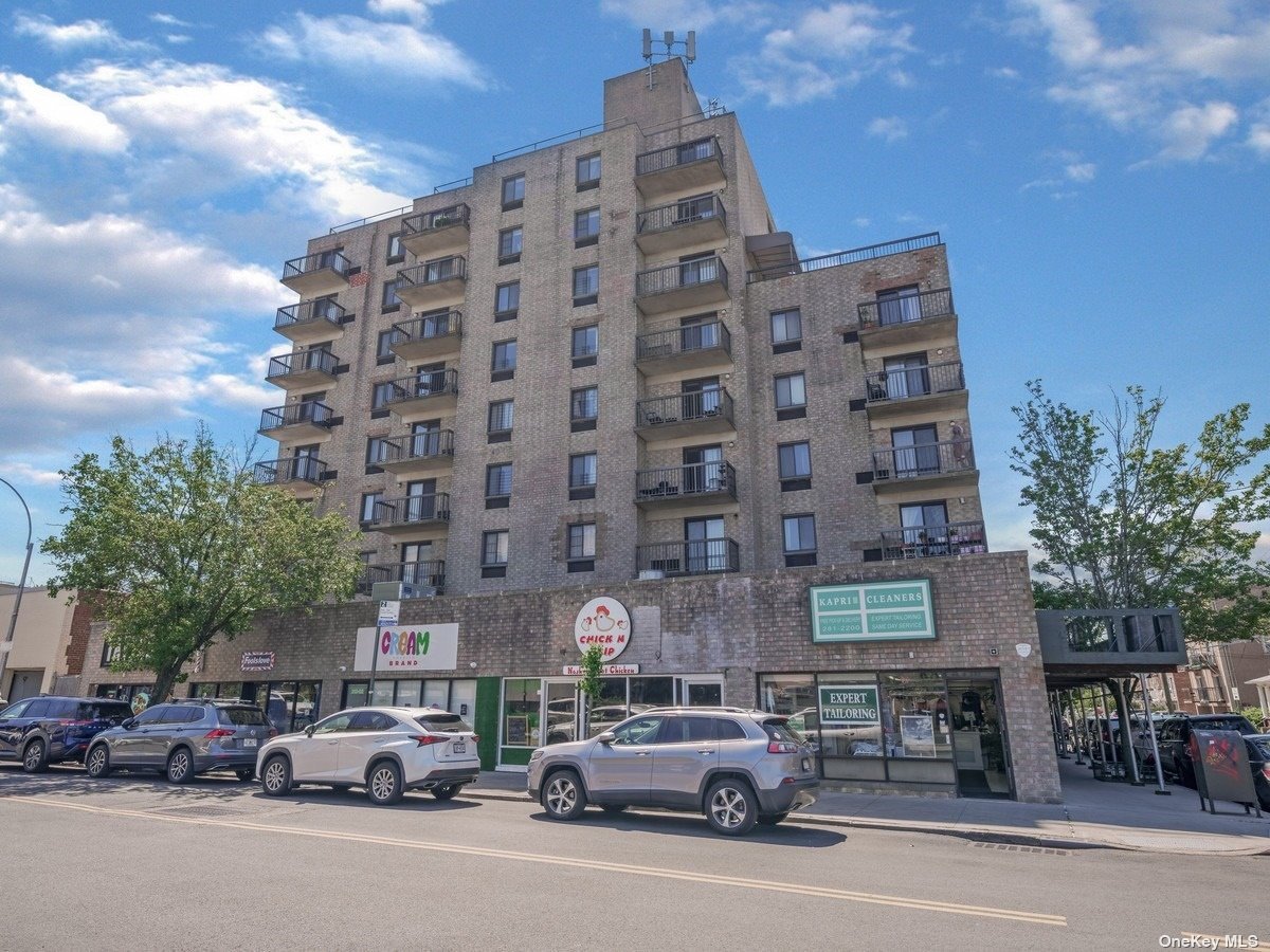 Property for Sale at 21302 42nd Avenue 3A, Bayside, Queens, NY - Bedrooms: 2 
Bathrooms: 2 
Rooms: 5  - $739,000