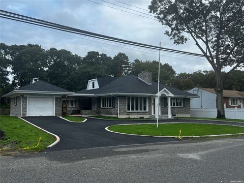 Homes For Sale - 93 Lake Street<br/> Islip, NY 11751