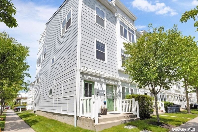 Property for Sale at 7618 Aquatic Drive 89, Arverne, Queens, NY - Bedrooms: 5 
Bathrooms: 3 
Rooms: 12  - $1,050,000