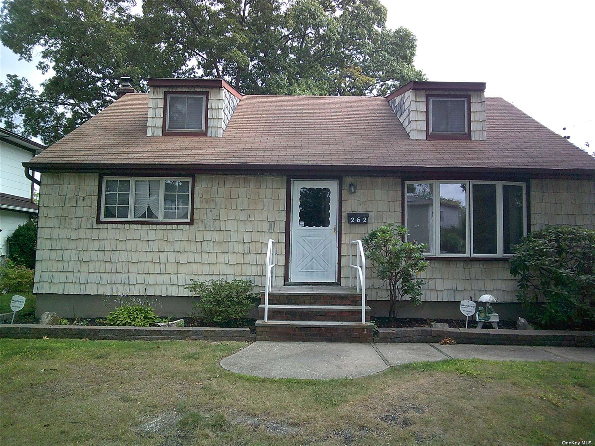 262 Waldo Street, Copiague, New York image 1