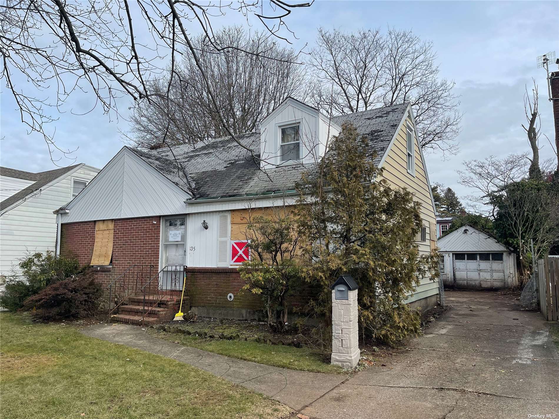 Photo 1 of 11 of 135 Marvin Avenue house