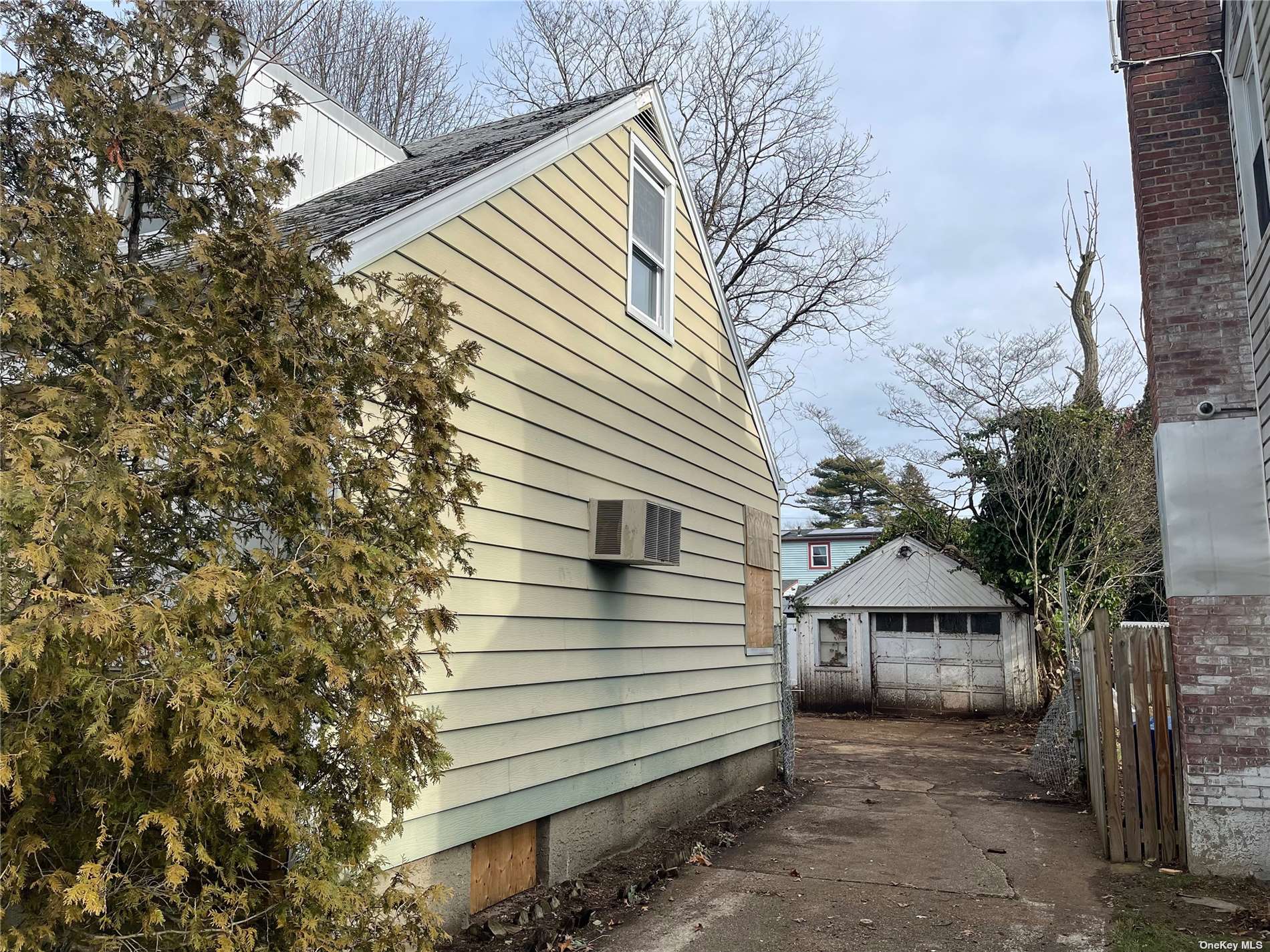 Photo 3 of 11 of 135 Marvin Avenue house