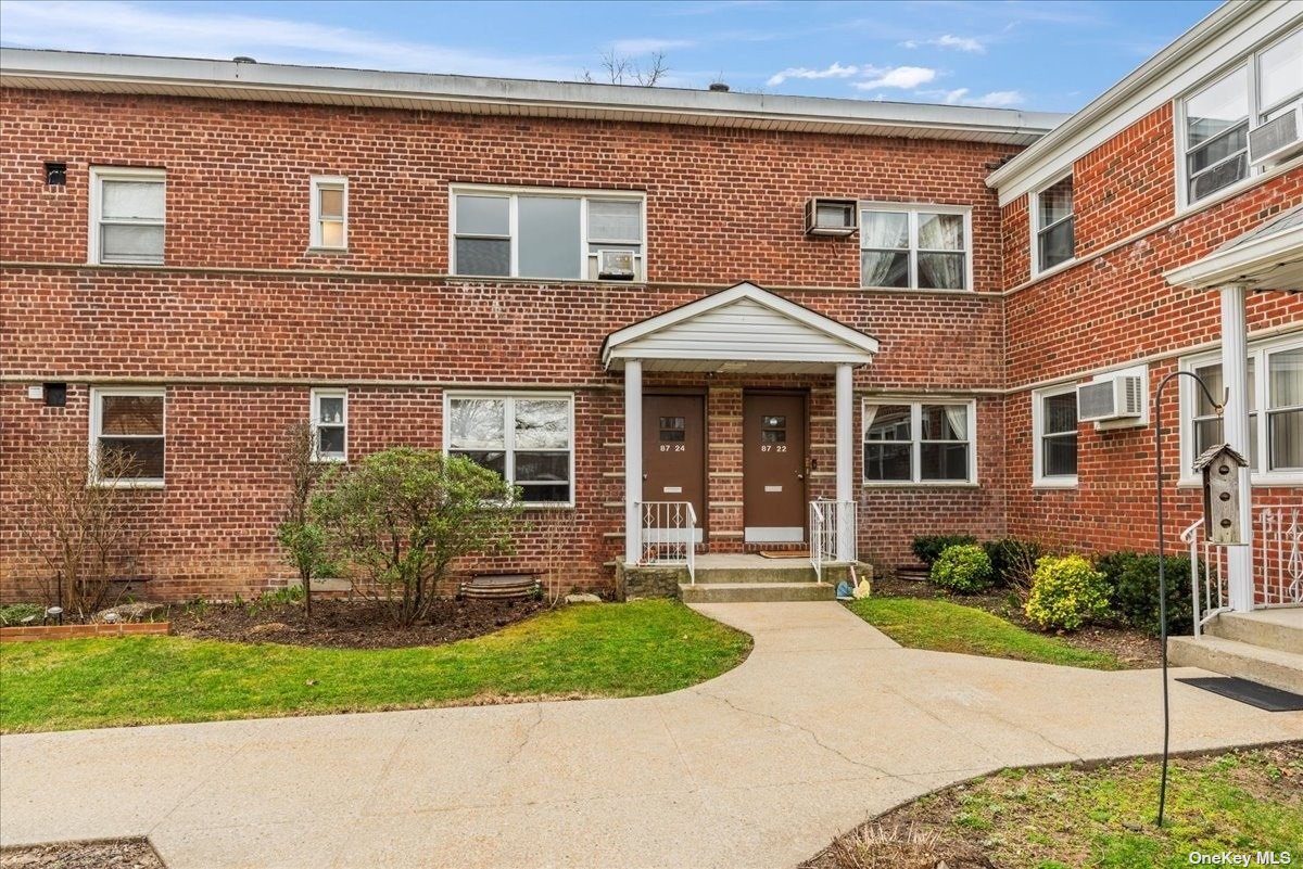 Property for Sale at Marengo Street 2B, Holliswood, Queens, NY - Bedrooms: 1 
Bathrooms: 1 
Rooms: 4  - $187,000