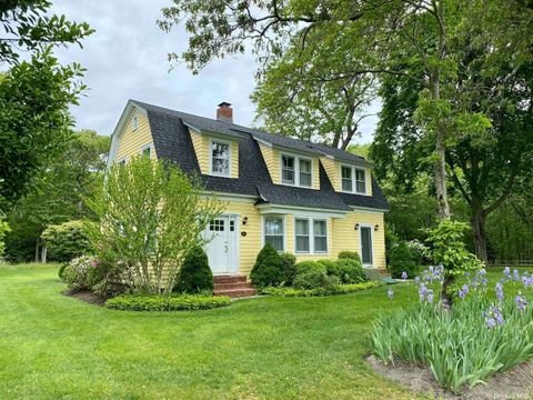 84 Old Depot Road Quogue NY 11959