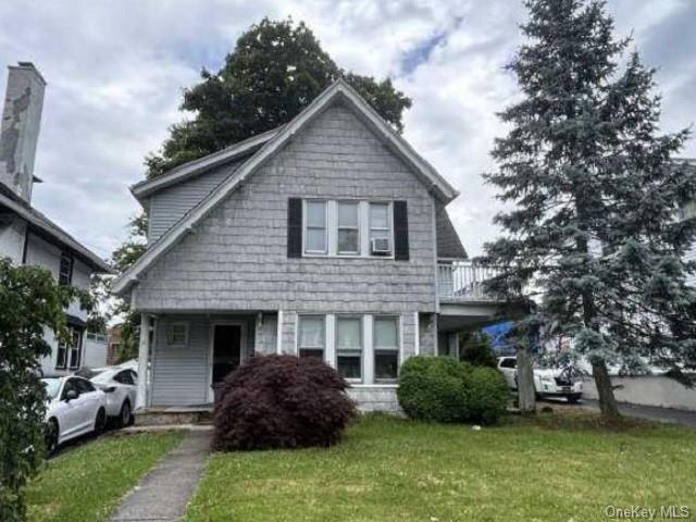 28 Trenton Avenue, White Plains, New York - 4 Bedrooms  
2 Bathrooms  
8 Rooms - 