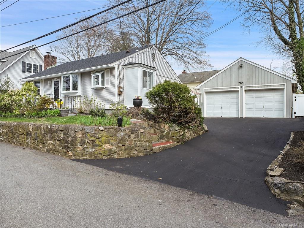 Property for Sale at 27 Hunter Place, Croton-On-Hudson, New York - Bedrooms: 3 
Bathrooms: 1 
Rooms: 5  - $639,000