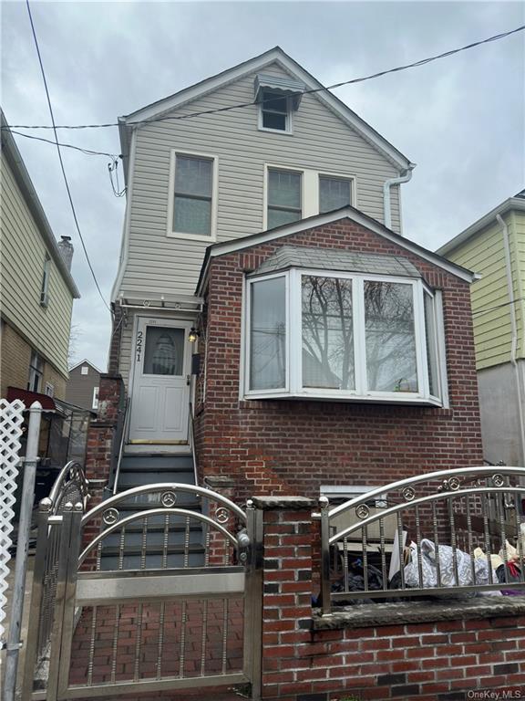 Property for Sale at 2241 Homer Avenue, Bronx, New York - Bedrooms: 3 
Bathrooms: 2 
Rooms: 7  - $699,000