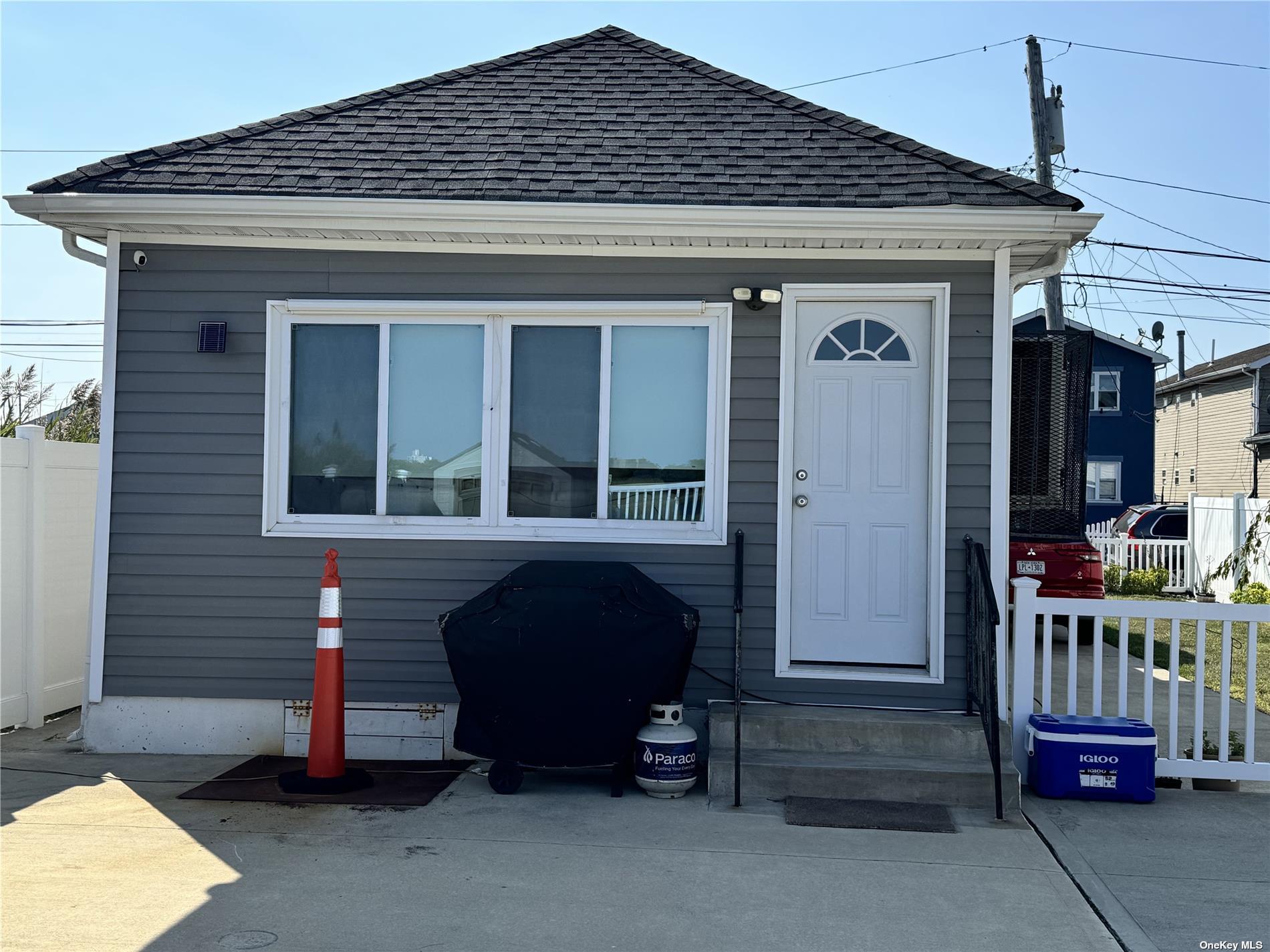 520 Beach 43rd Street A, Far Rockaway, Queens, NY - 3 Bedrooms  
1 Bathrooms  
5 Rooms - 