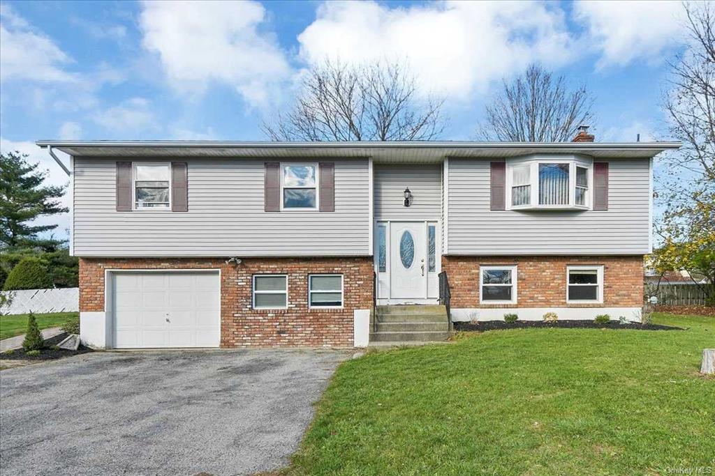 Property for Sale at 35 Crosby Ct, Fishkill, New York - Bedrooms: 5 
Bathrooms: 3 
Rooms: 11  - $549,000