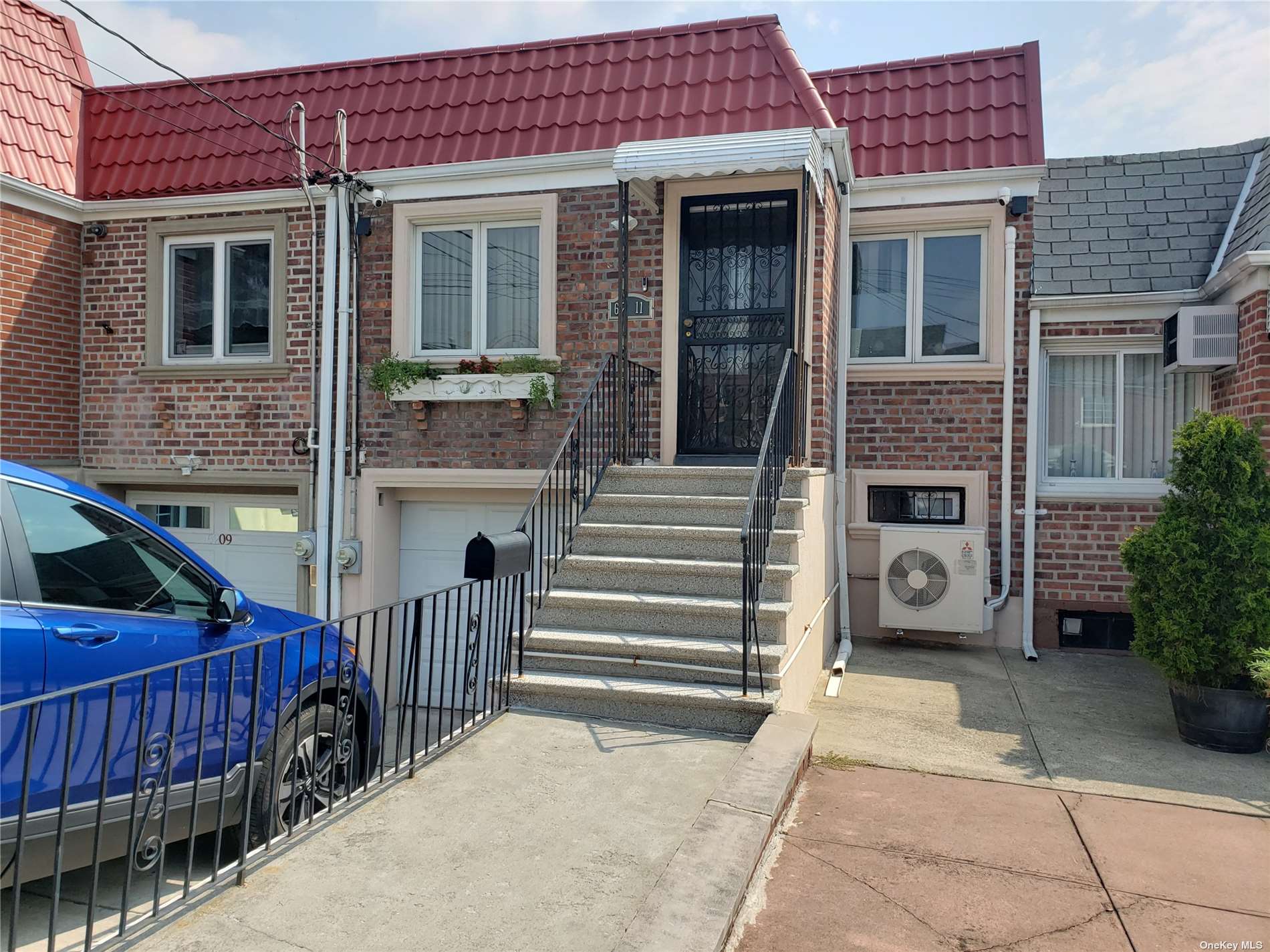 6211 65th Street, Middle Village, Queens, NY - 2 Bedrooms  
2 Bathrooms  
6 Rooms - 