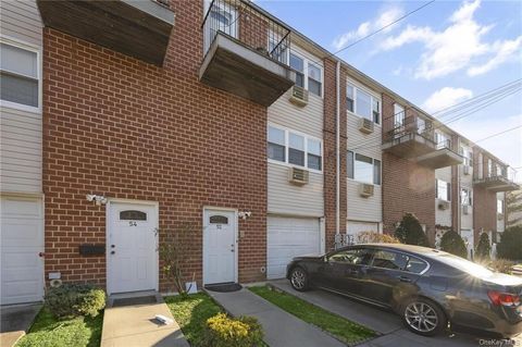 Condo For Sale - 52A Francine Court #80A<br/> Staten Island, NY 10306