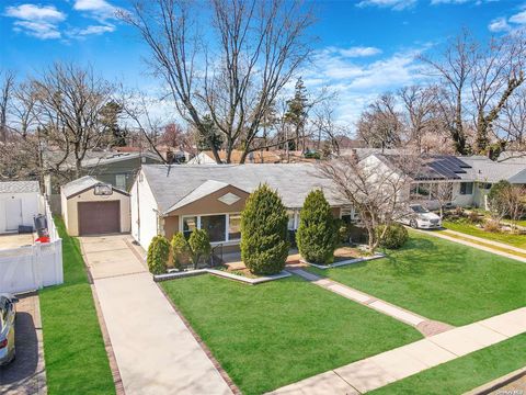 Homes For Sale - 956 Lynn Drive<br/> Valley Stream, NY 11580