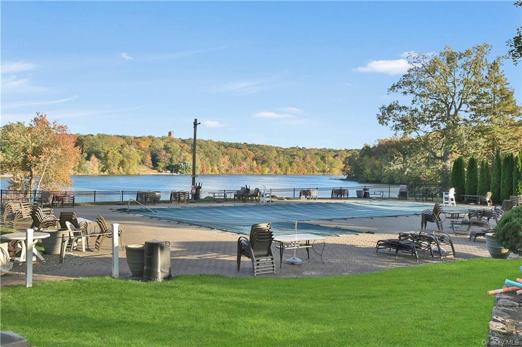 77 Club House View, Mohegan Lake, New York image 24