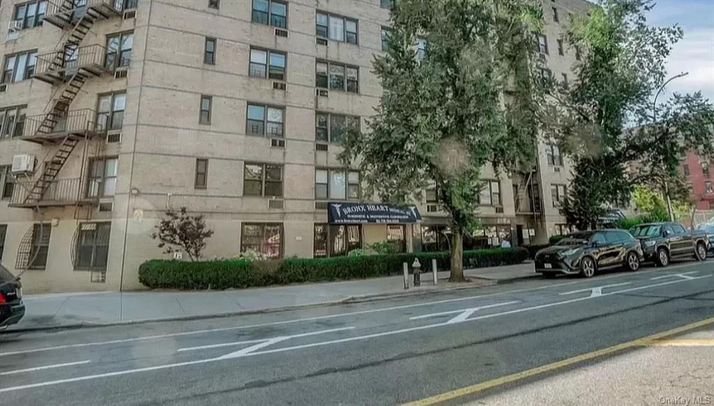 Property for Sale at 3184 Grand Concourse 4G, Bronx, New York - Bedrooms: 2 
Bathrooms: 1 
Rooms: 4  - $229,000