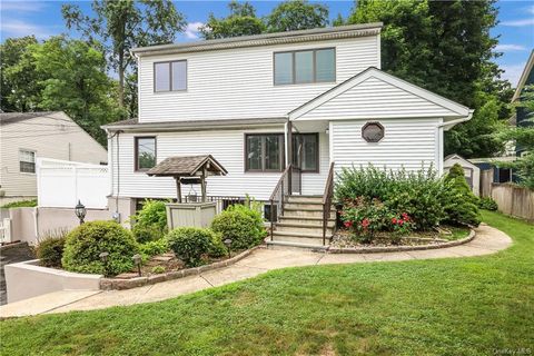 Photo of 586 Ashford Avenue, Ardsley, NY 10502 (MLS # H6201594)