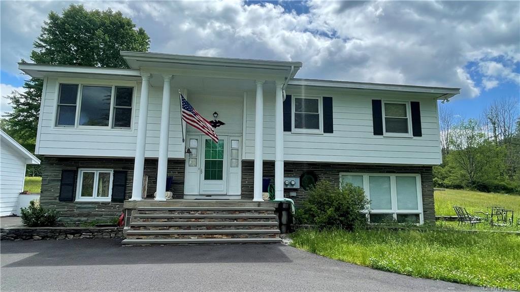 1360 Centre Road, Rhinebeck, New York - 3 Bedrooms  
2 Bathrooms  
7 Rooms - 