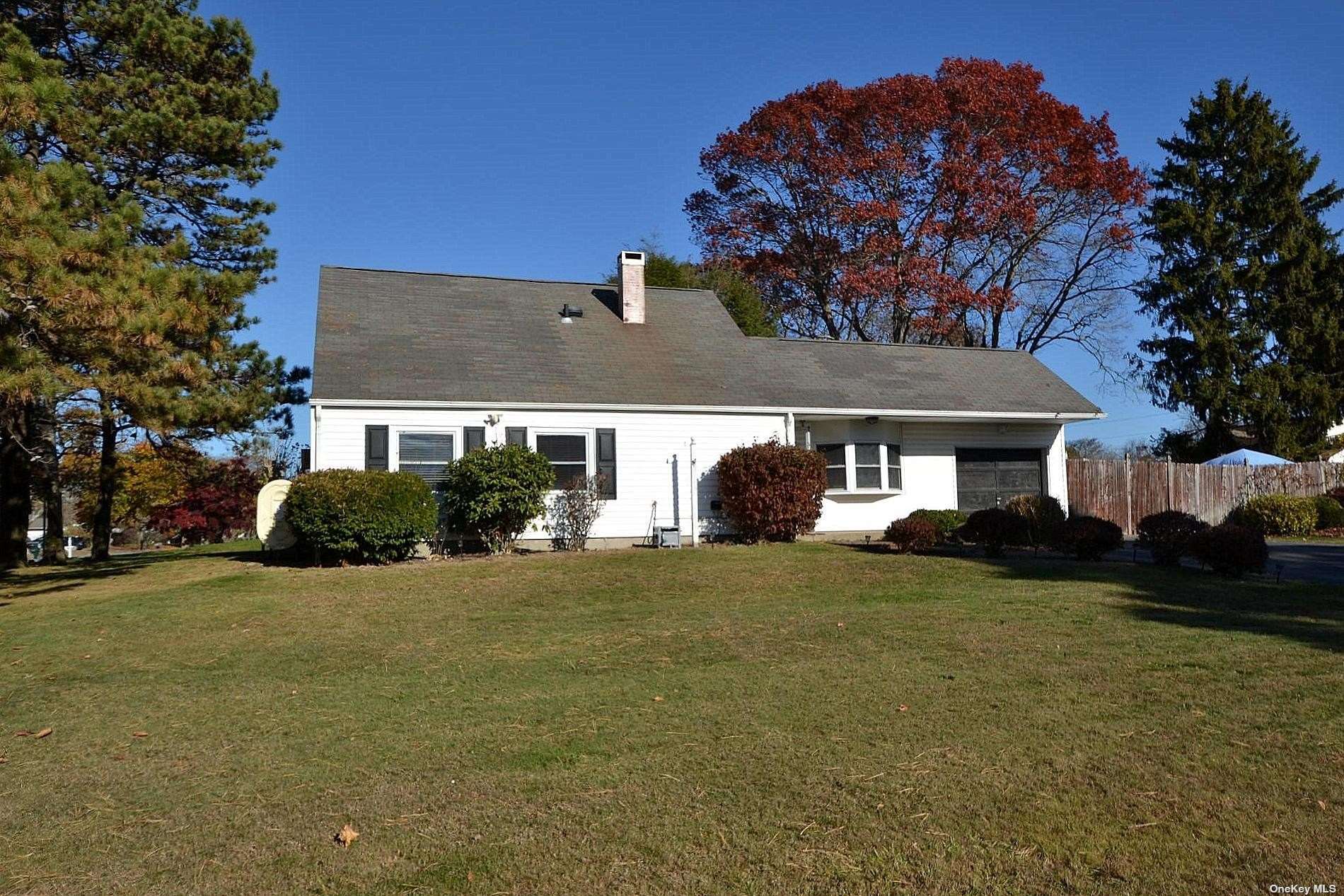 3 Virginia Pine Drive, Medford, New York image 3