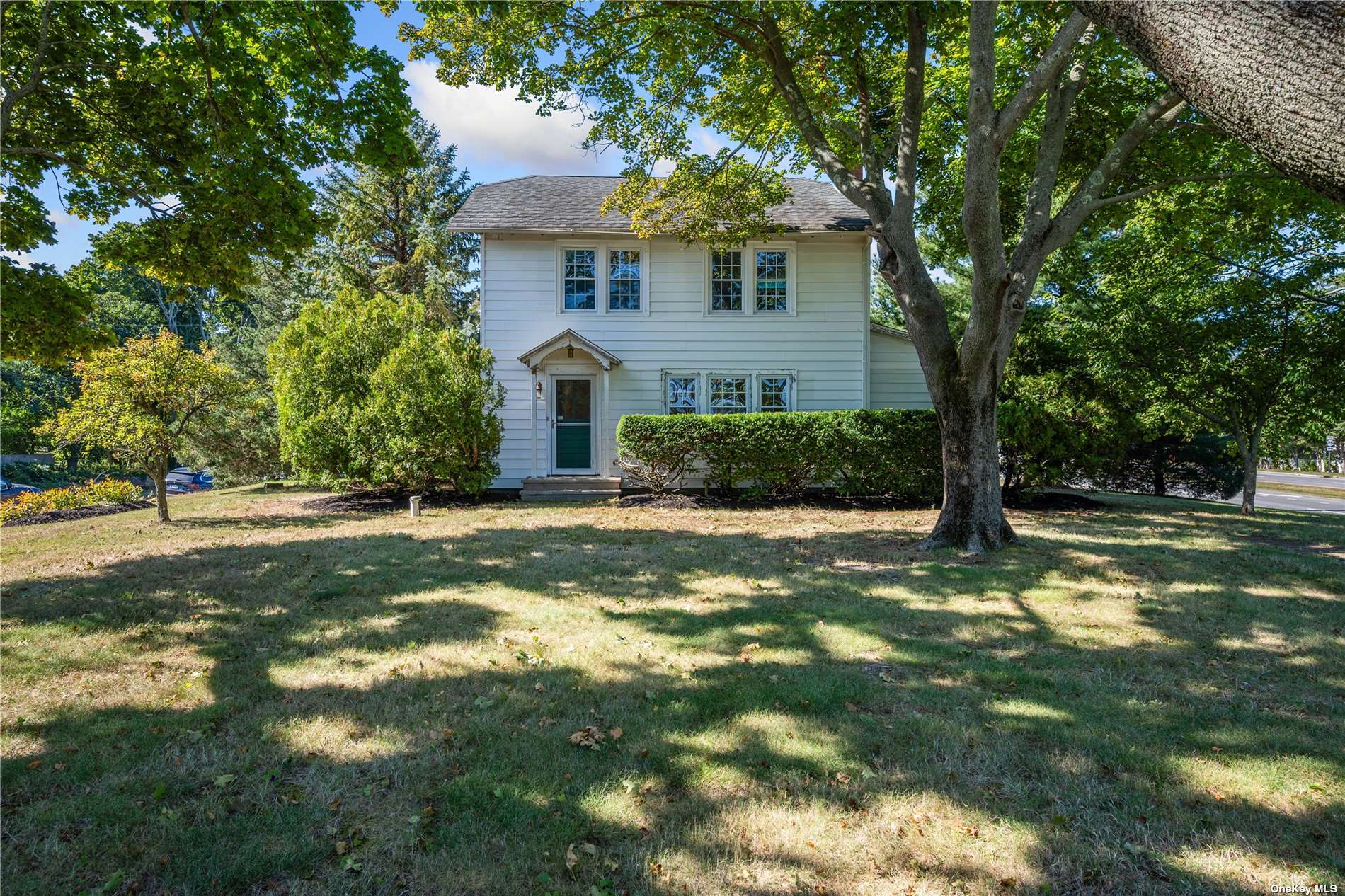 Hamilton Avenue, Mattituck, Hamptons, NY - 3 Bedrooms  
2 Bathrooms - 