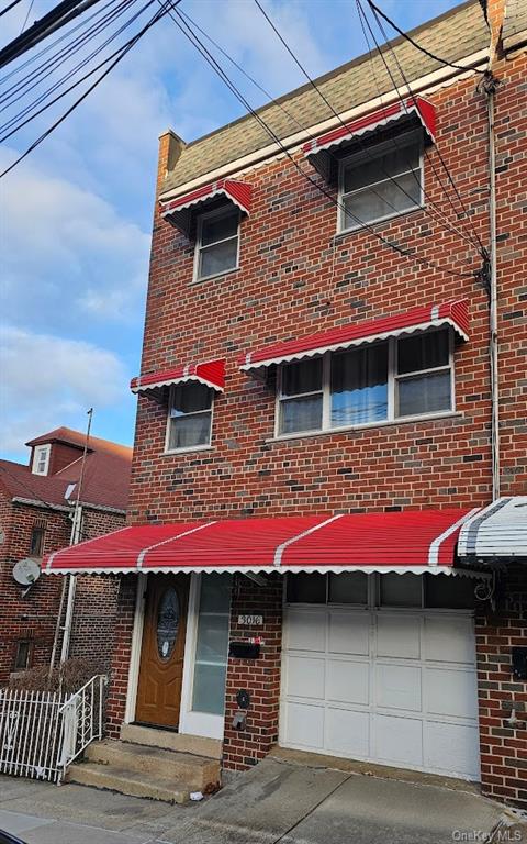 Property for Sale at 3016 Colden Avenue, Bronx, New York - Bedrooms: 4 
Bathrooms: 3 
Rooms: 6  - $675,000