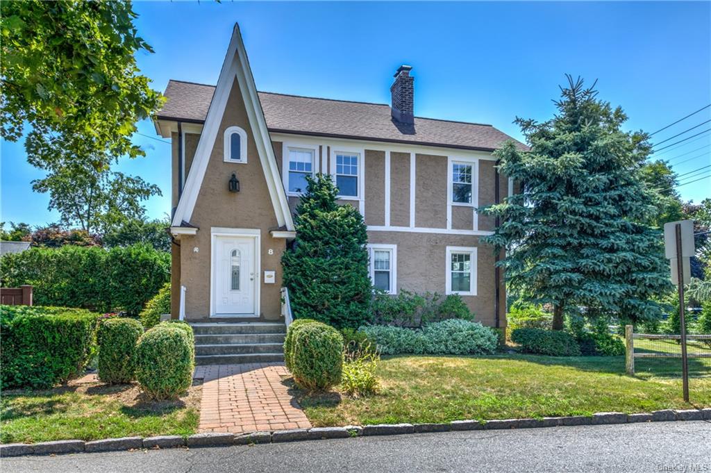 Rental Property at 8 Lyons Road, Scarsdale, New York - Bedrooms: 3 
Bathrooms: 3 
Rooms: 7  - $5,400 MO.