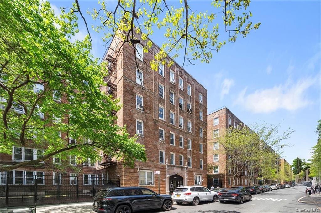 Property for Sale at Cruger Avenue 2H, Bronx, New York - Bedrooms: 1 
Bathrooms: 1 
Rooms: 4  - $138,000