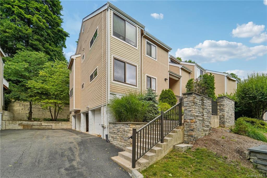 Property for Sale at 168 Birchwood Close 168, Chappaqua, New York - Bedrooms: 1 
Bathrooms: 1 
Rooms: 4  - $425,000