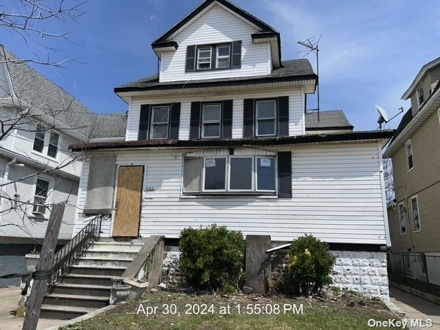 532 Beach 72nd Street, Far Rockaway, Queens, NY - 6 Bedrooms  
3 Bathrooms  
12 Rooms - 