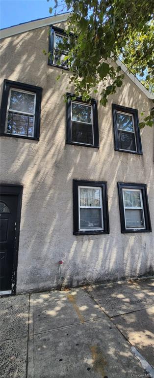 Rental Property at 129 N 5th Avenue 3, Mount Vernon, New York - Bedrooms: 3 
Bathrooms: 1 
Rooms: 5  - $2,799 MO.