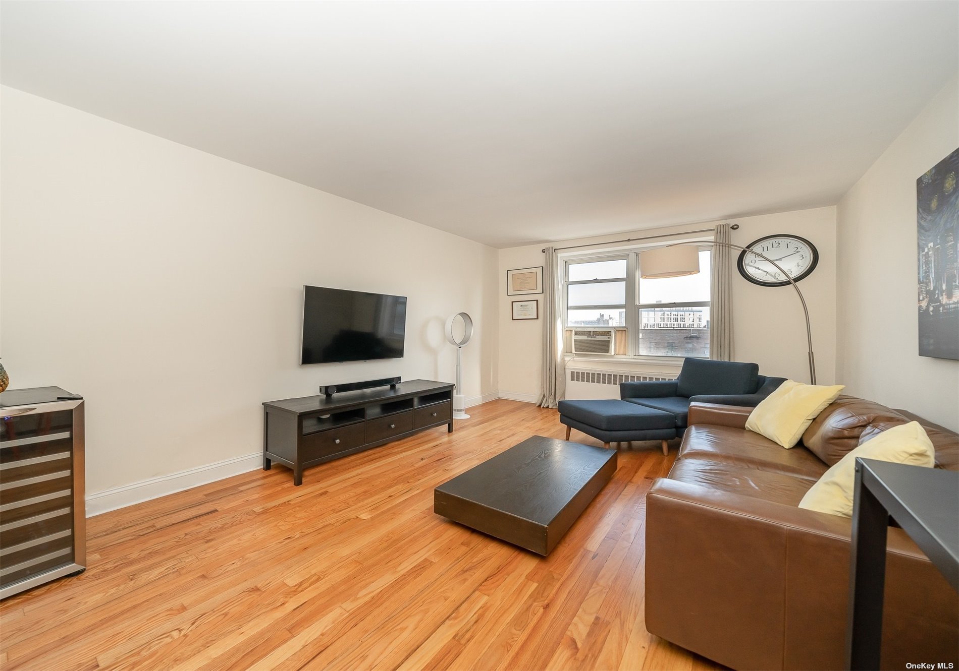 Photo 3 of 12 of 64-74 Saunders Street 6B co-op property
