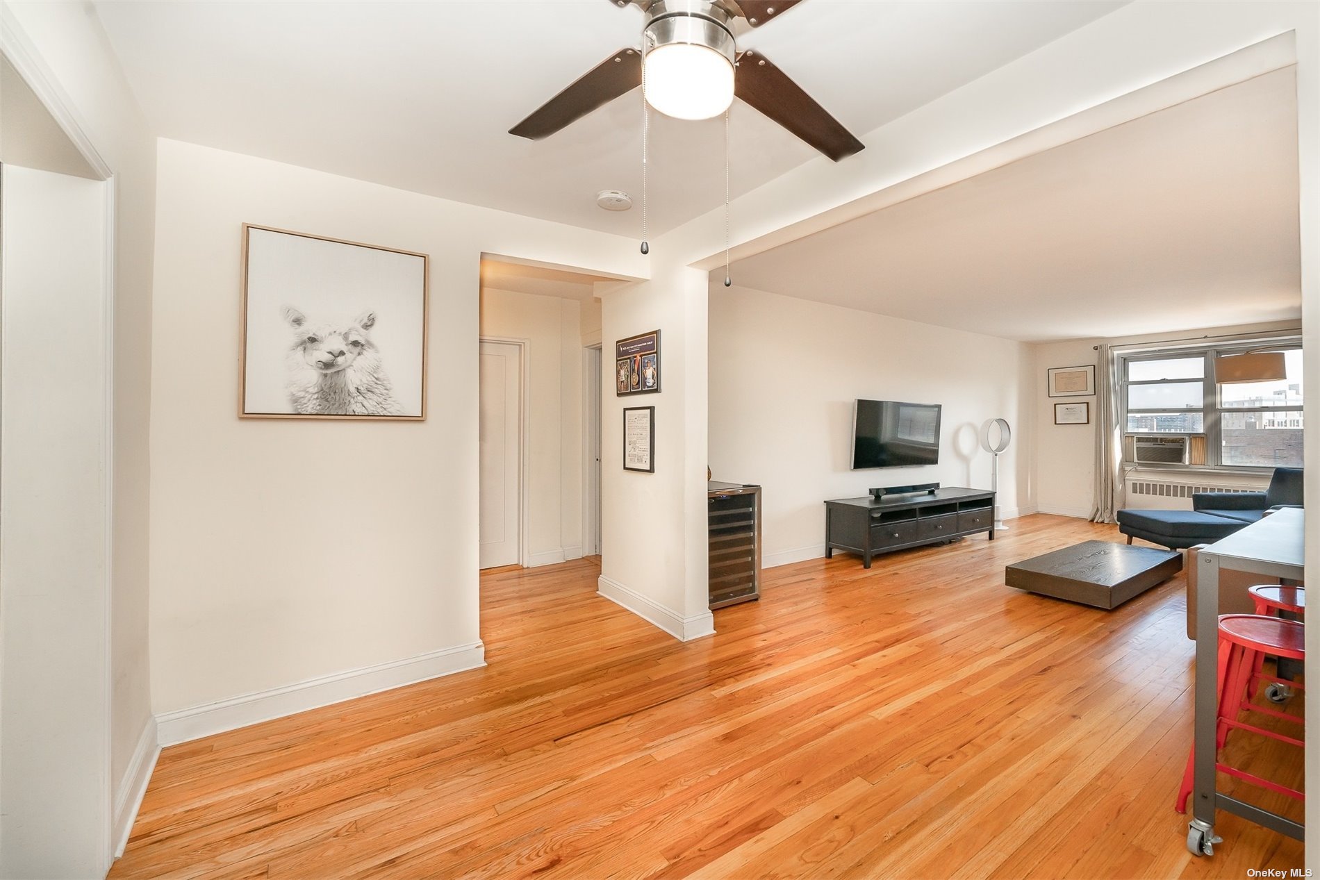 Photo 4 of 12 of 64-74 Saunders Street 6B co-op property