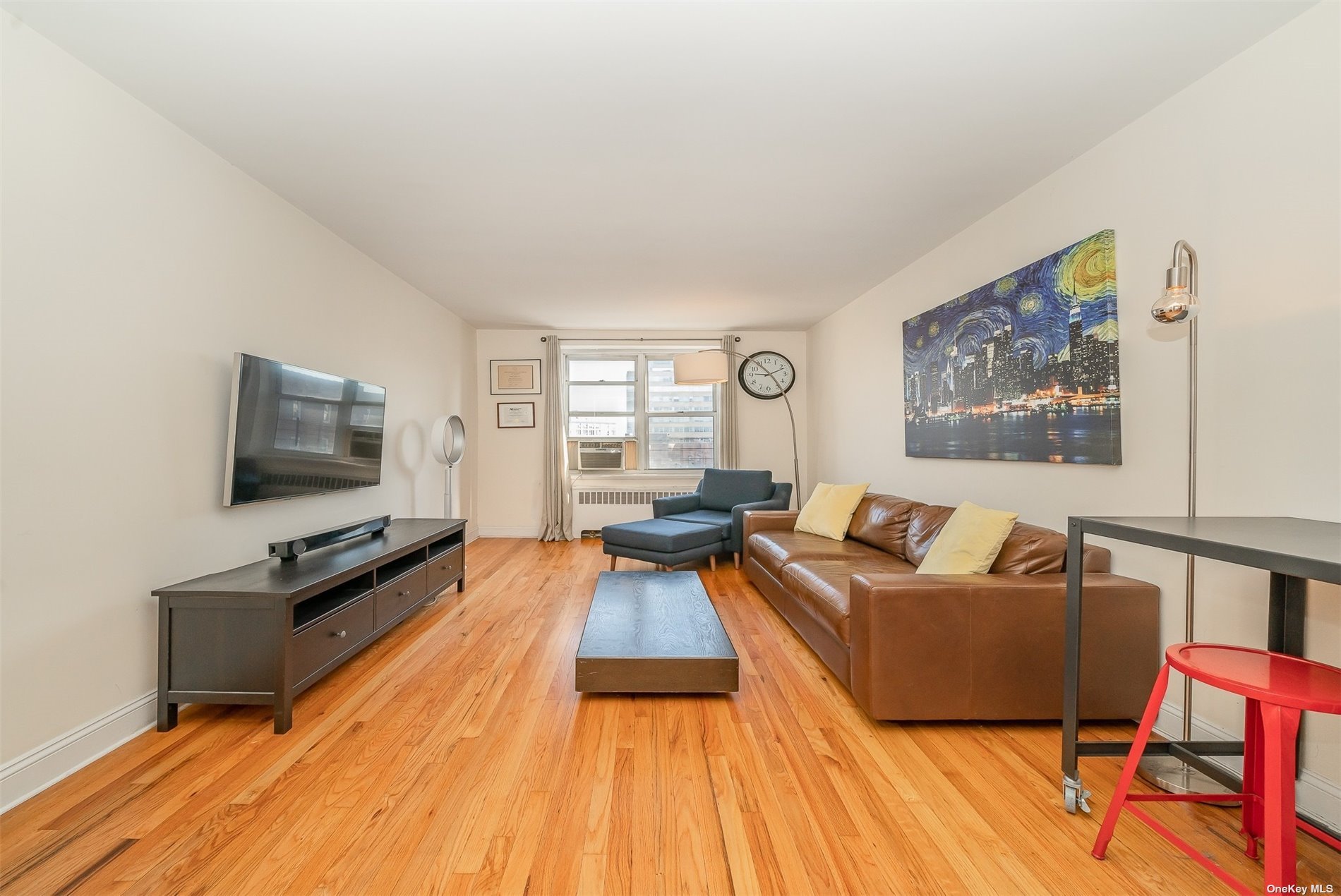 Photo 6 of 12 of 64-74 Saunders Street 6B co-op property