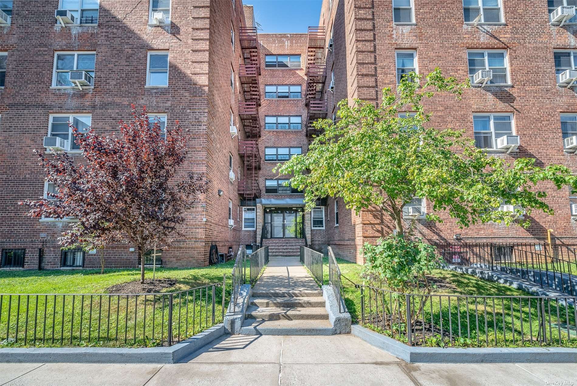 Photo 1 of 12 of 64-74 Saunders Street 6B co-op property