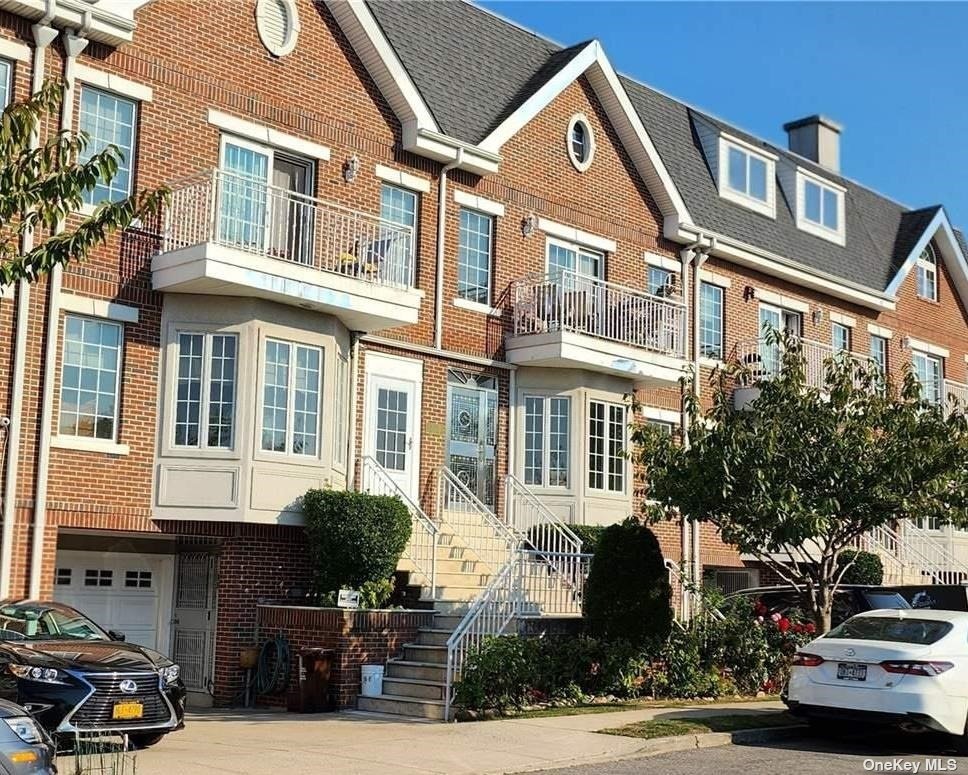 Property for Sale at Park Crescent, College Point, Queens, NY - Bedrooms: 5 
Bathrooms: 6  - $1,598,000